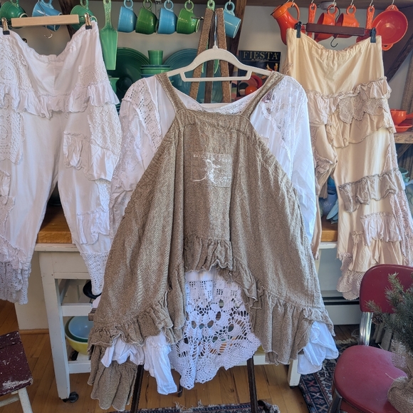 💥SOLD💥Magnolia Pearl Linen Apron - Picture 2 of 9